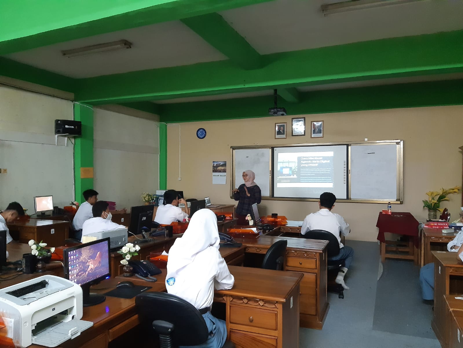 KELAS INDUSTRI XI MPLB SMKN 14 JAKARTA